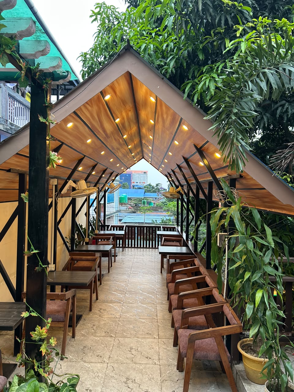 Scenic Balcony & Coffee Lounge